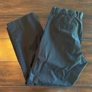 Men’s relaxed fit Gap khakis